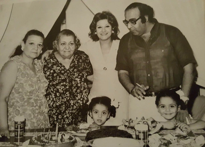 تنشر لأول مرة .. صور نادرة جدا للفنانة ميمى جمال وحسن مصطفى مع توأمهما  الجميلتين..شاهد | يمن فويس للأنباء