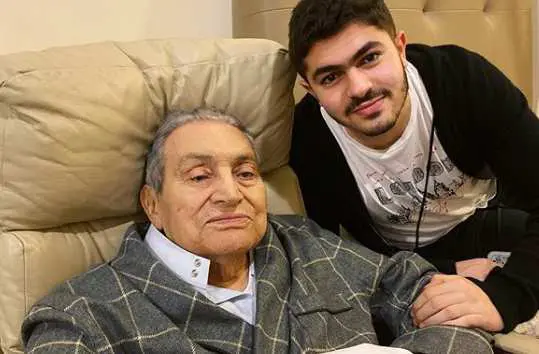حفيد حسني مبارك بالمايوه مع فنانة شهيرة |صور